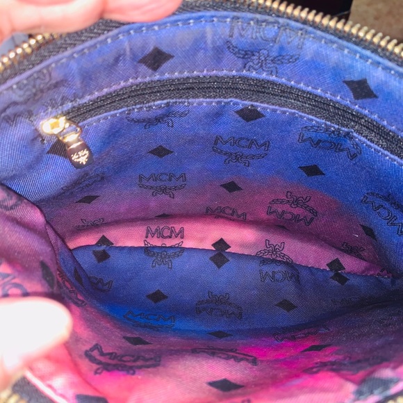☄️SOLD☄️MCM Vicetos Galaxy Anya Wristlet - Picture 4 of 7
